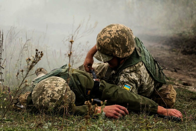 На українського військового скинули гранату з безпілотника
