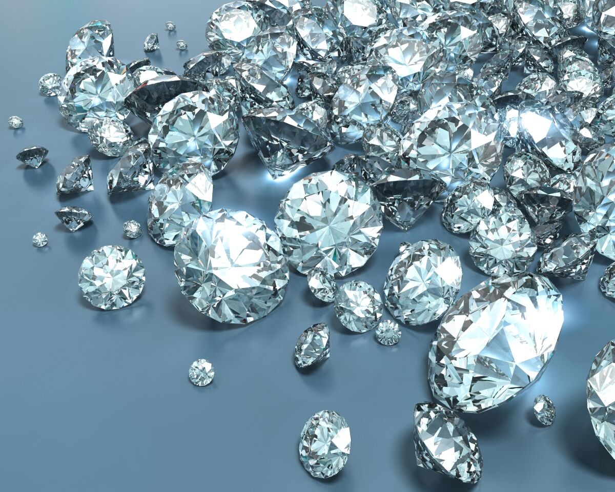 Діаманти у трусах: пара везла в Україну контрабанду на 15 мільйонів