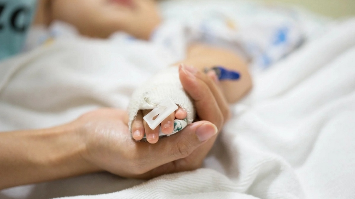 До лікарні Дніпра санавіацією доправили важкотравмоване немовля