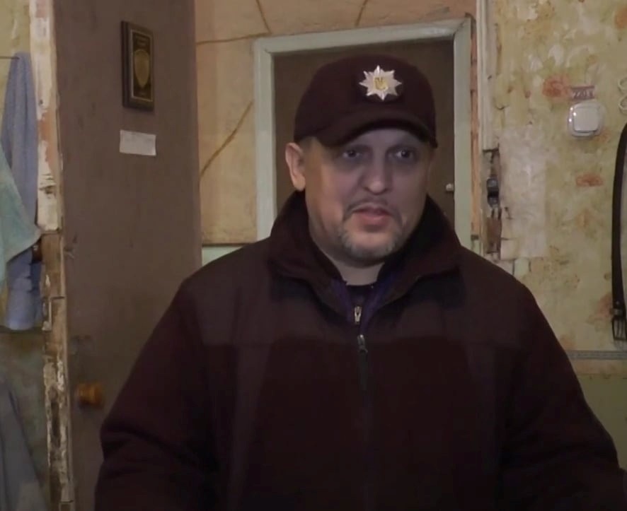 Як лучанин на Донбасі поєднує роботу копа і священника