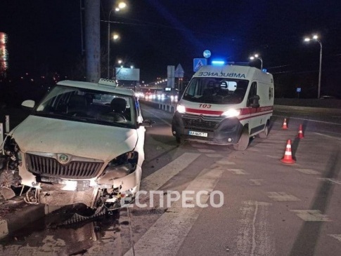 У Києві водій таксі помер за кермом