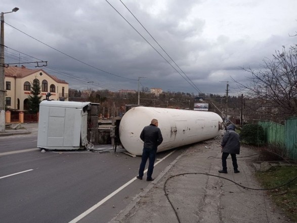 У Житомирі через перекинуту цистерну з газом евакуювали людей