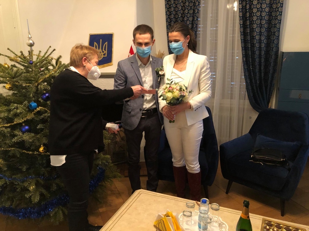 У посольстві України в Швейцарії вперше за 5 років зареєстрували шлюб
