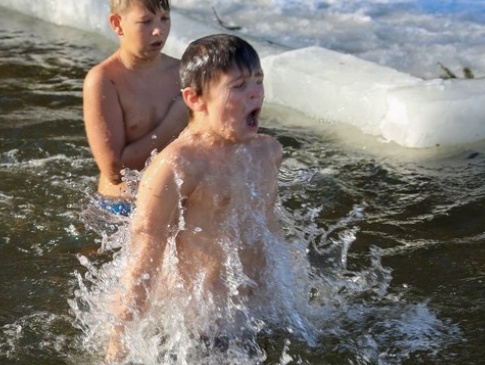 У Луцьку 10-річний хлопчик втратив свідомість під час купання в ополонці