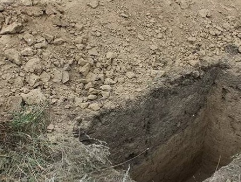 На Тернопільщині чоловік помер у могилі, яку сам викопав