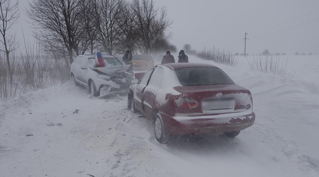 На Вінниччині авто копів потрапило у ДТП: четверо постраждалих