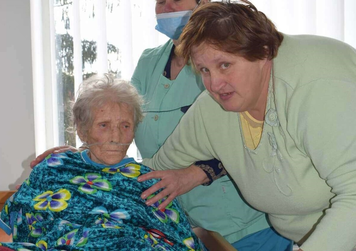 На Волині дивом врятували 97-річну жінку, яка надихалась чадним газом