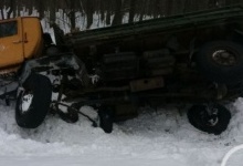 На Волині перекинулася вантажівка, яка перевозила деревину