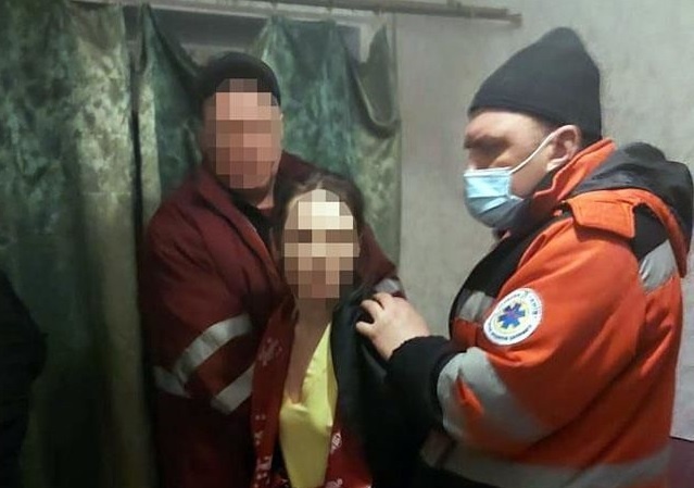 У Києві госпіталізували 32-річну жінку, яка знущалась над своєю дитиною