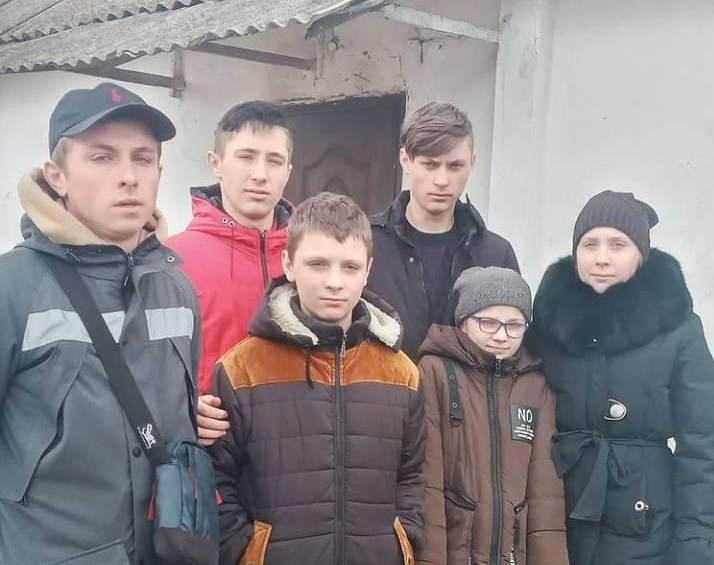 Шість дітей звірськи убитої поштарки з Рівненщини потребують допомоги