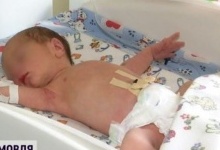 Новонародженого малюка мати запхала у пакет і лишила на коліях