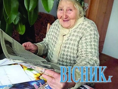 На Львівщині 82-річна бабуся оздоровлюється тим, що доставляє «Вісник+К» односельцям