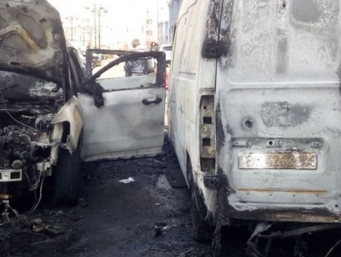 У Києві ревнивець спалив 4 автомобілі