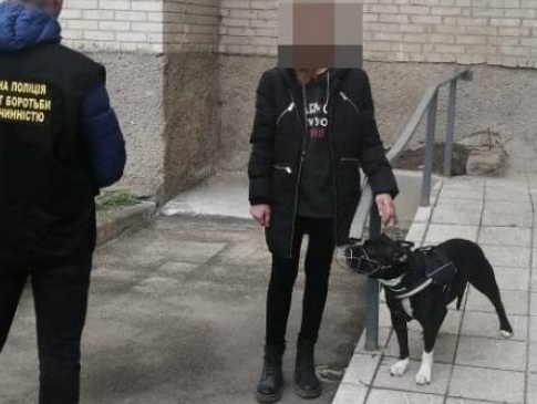 У Луцьку затримали 19-річну дівчину, яка продавала наркотики