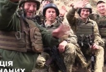 Військові з передової записали відео-привітання із Днем матері