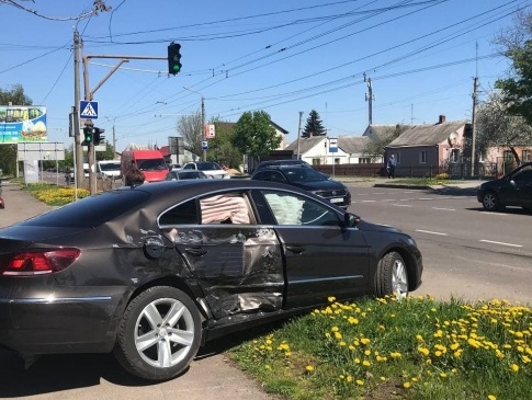 У Луцьку в аварії постраждав водій легковика