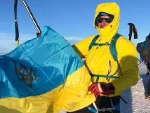 55-річний львів'янин підкорив найвищу гору світу вночі