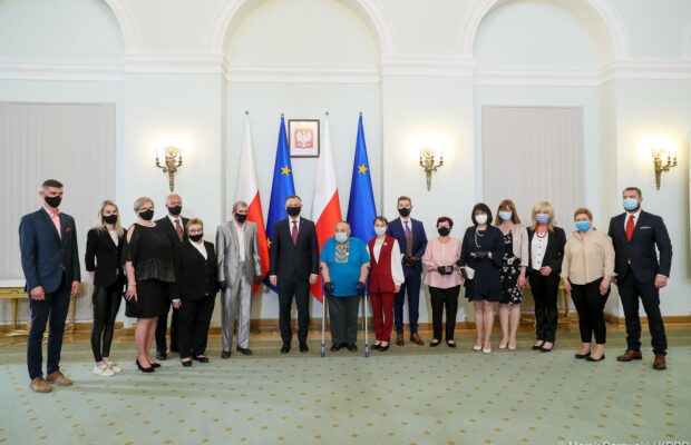 Президент Польщі нагородив волинян, які врятували родину поляків