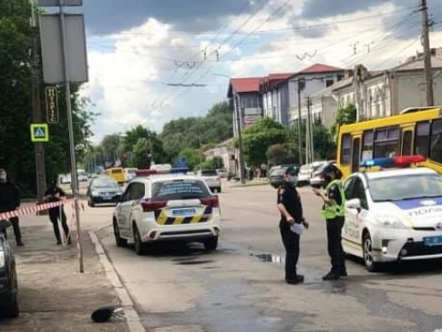 У Луцьку на переході збили чоловіка і двох дітей