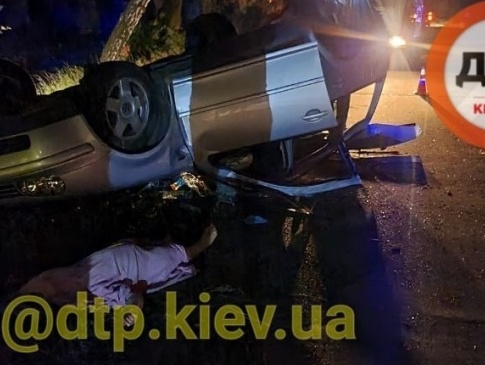 Смертельна ДТП: біля Києва розбився легковик, у якому було 12 людей