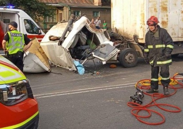 У Луцьку помер водій вантажівки, якого вирізали з авто рятувальники