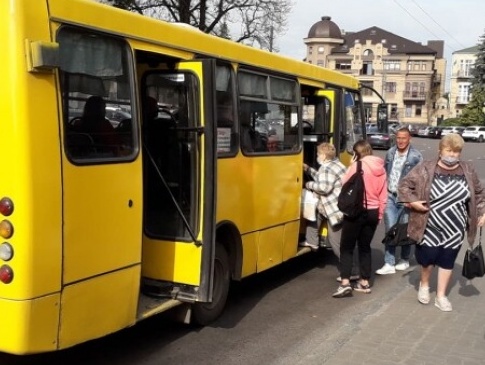 У Луцьку оштрафували водія маршрутки, який взяв готівку за проїзд