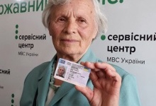 Українка вперше сіла за кермо у 79 років