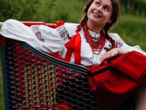 Мала стати електриком, а тепер вчить молодь любити українську культуру