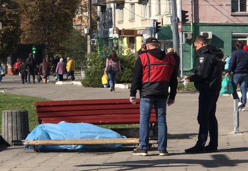 У Луцьку посеред вулиці виявили мертвого чоловіка