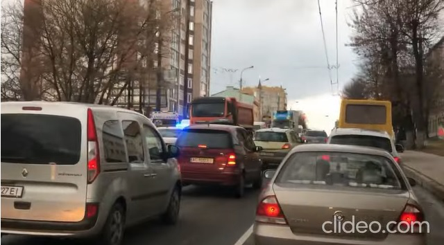 У Луцьку водій ВАЗу мало не злетів з мосту: подробиці ДТП