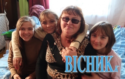 Оксана ДАРМОВІС зі своїми донечками