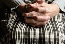 У Тернополі небайдужі вмить зібрали для бабусі загублену пенсію