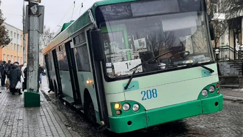 У Луцьку тролейбус ледве не перевернувся разом із пасажирами