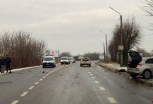 Біля автостанції на Волині - ДТП: авто злетіло у кювет