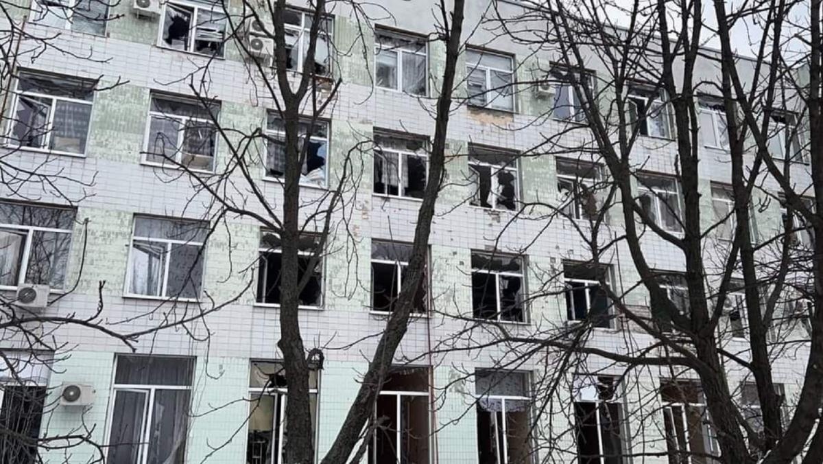 Окупанти випустили 10 снарядів по лікарні в Лисичанську