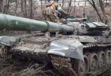 Білоруських солдатів змушують чистити російську техніку від людських рештків