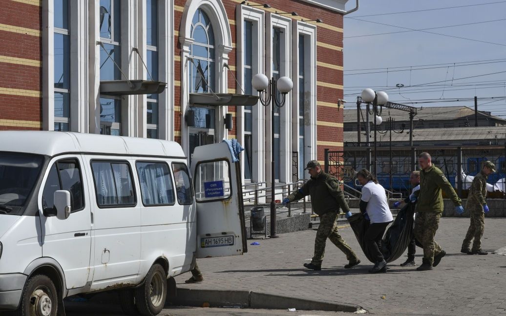 Ракетний удар по залізничному вокзалу в Краматорську: нарахували уже 50 загиблих