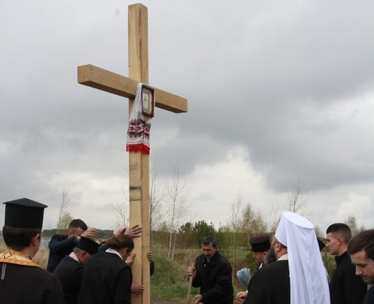 На Волині встановили хрест на місці майбутнього монастиря