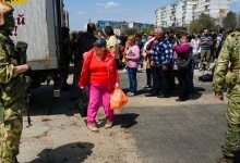 В окупованому Бердянську люди речі міняють на продукти та продають кухонне начиння за безцінь