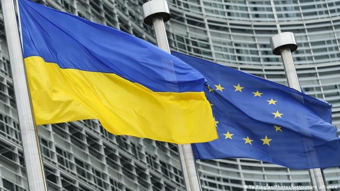 Україна отримала статус кандидата в ЄС