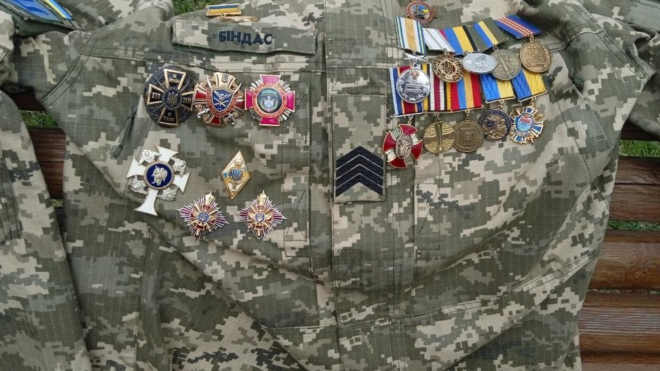 Ветеран російсько-української війни продавав свої нагороди, щоб допомогти ЗСУ