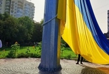 У Луцьку український прапор підняли на 50-метровий флагшток