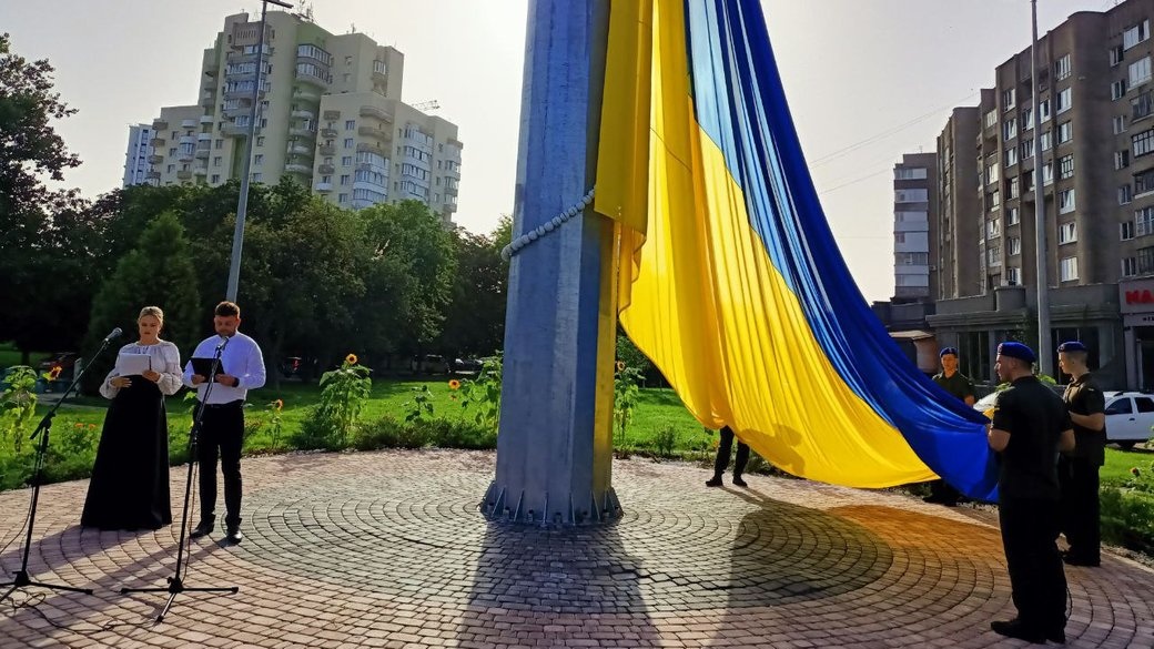 У Луцьку український прапор підняли на 50-метровий флагшток