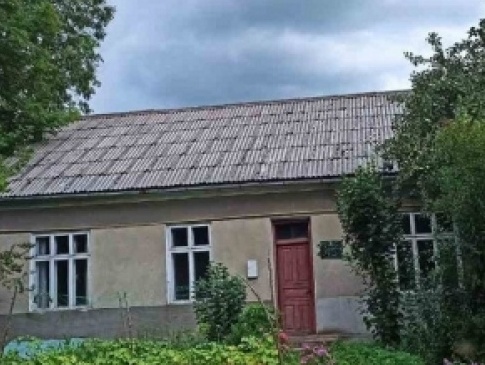 На Львівщині стару хату продали за десять мільйонів