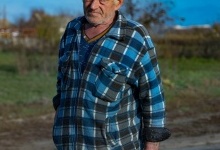 Фермер з друзями човном через річку врятували з окупації тисячі українців