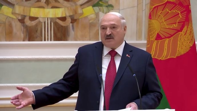 Самозванець Лукашенко назвав обізвав Зеленського гнидою