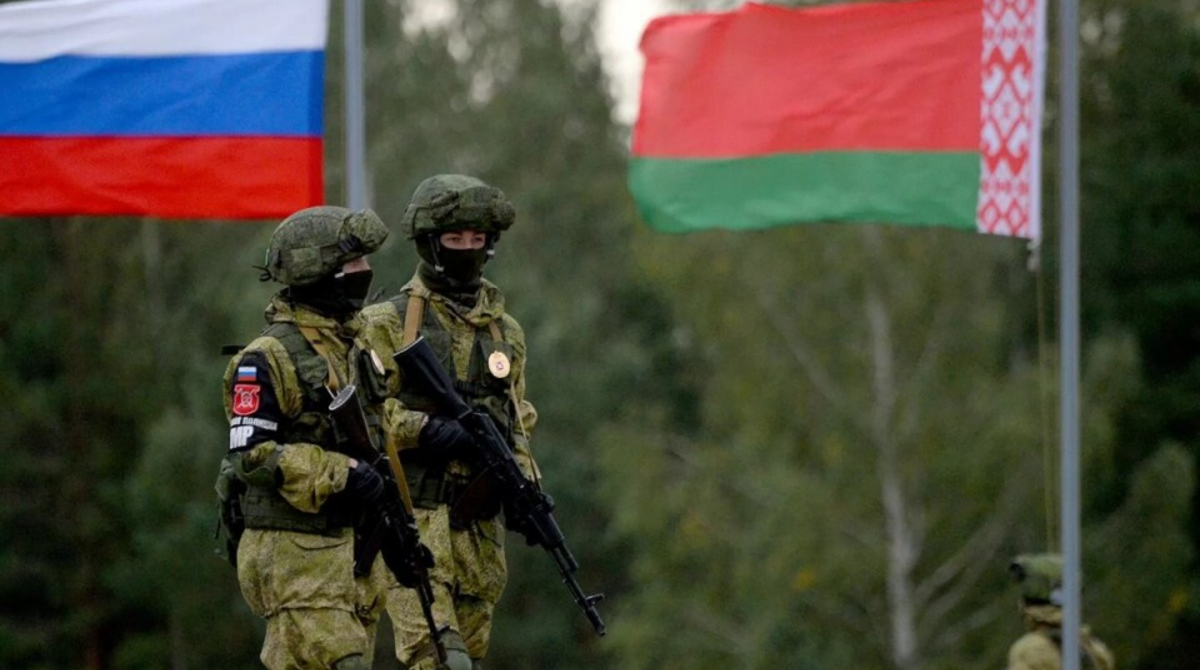 Росія поступово забирає війська з Білорусі