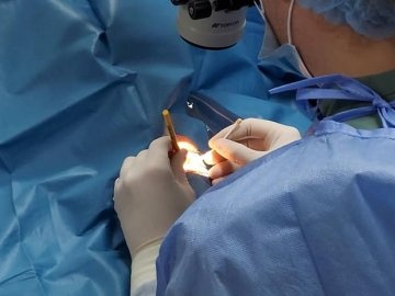 Волинські медики відновили зір жінці, яка його повністю втратила