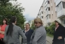У Луцьку люди не дають перетворити свій двір на автобан (відео)