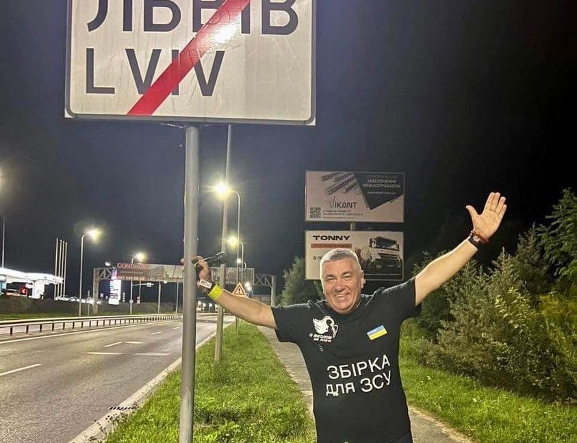 «Заради ЗСУ»:  львівський активіст Юрій Федечко пройшов пішки 100 км